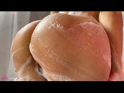 ❤️ Brunette Masturbates Pussy b'vibratur għal orga intens fid-doċċa Sess f'mt.sex78.ru ☑