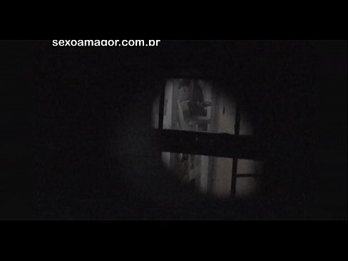 ❤️ Blondie tiġi filmata segretament minn voyeur tal-viċinat moħbi wara briks vojta Sess f'mt.sex78.ru ☑
