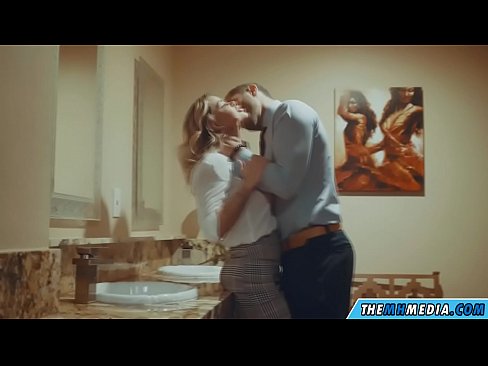 ❤️ Meta blonda busty seduces f'kamra tal-banju pubbliku Sess f'mt.sex78.ru ☑